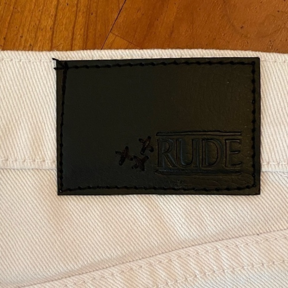 White Jeansβ - Picture 2 of 4